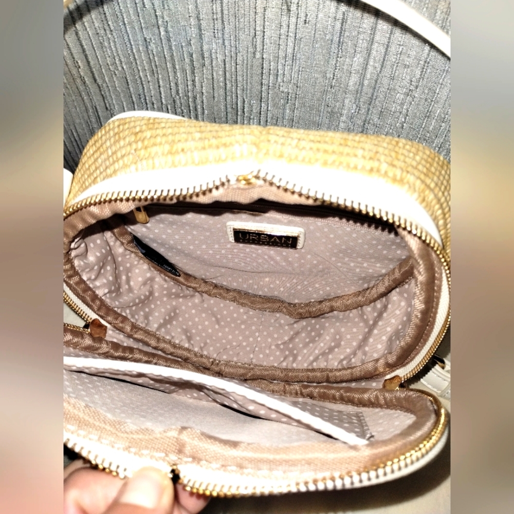 Heart-Shaped Woven Crossbody Bag NWOT - Picture 4 of 5